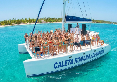 La Romana Party Boat: Catamaran Fiesta, Snorkel & Open Bar