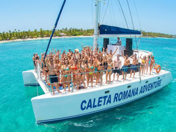 La Romana Party Boat: Catamaran Fiesta, Snorkel & Open Bar