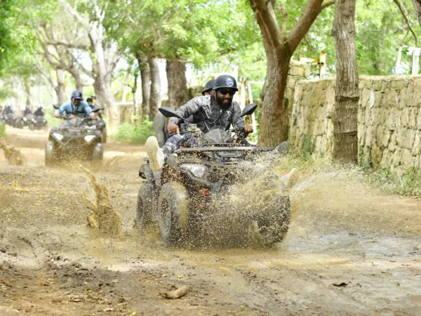 Kayak + four wheels (ATV) y pool party en Boca de Yuma